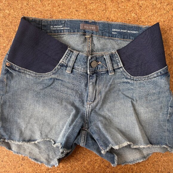 DL1961 Maternity Shorts - Sz. 25 - Picture 1 of 3